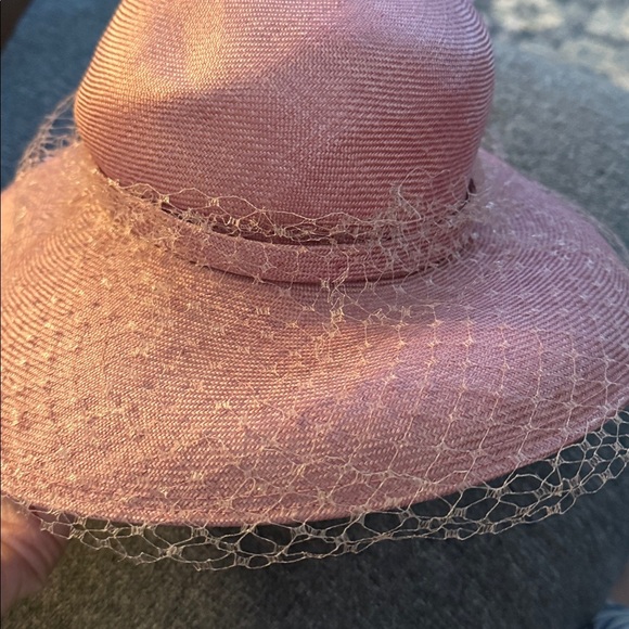 Vintage Lilly Daché DEBS Pink Wide-Brim hat with netting. 21” circumference - Picture 3 of 7